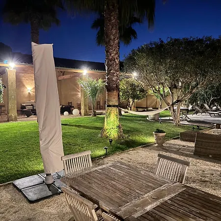Camarina-lodging